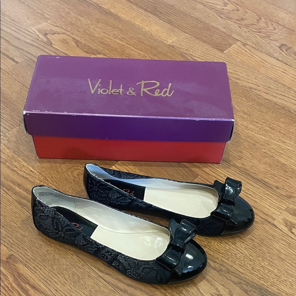 Violet and Red Brand Black Women's Flats with Lace Pattern and Patent Bow